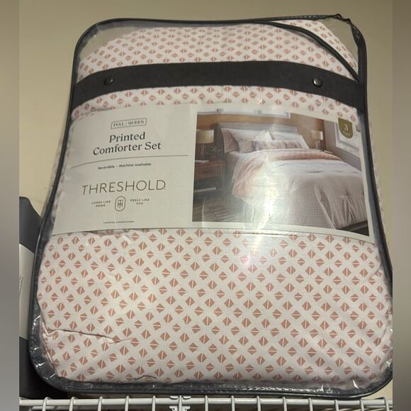 Threshold Full/Queen 3PC Comforter Set Elegant Pink and White Bedding Set - Picture 7 of 7